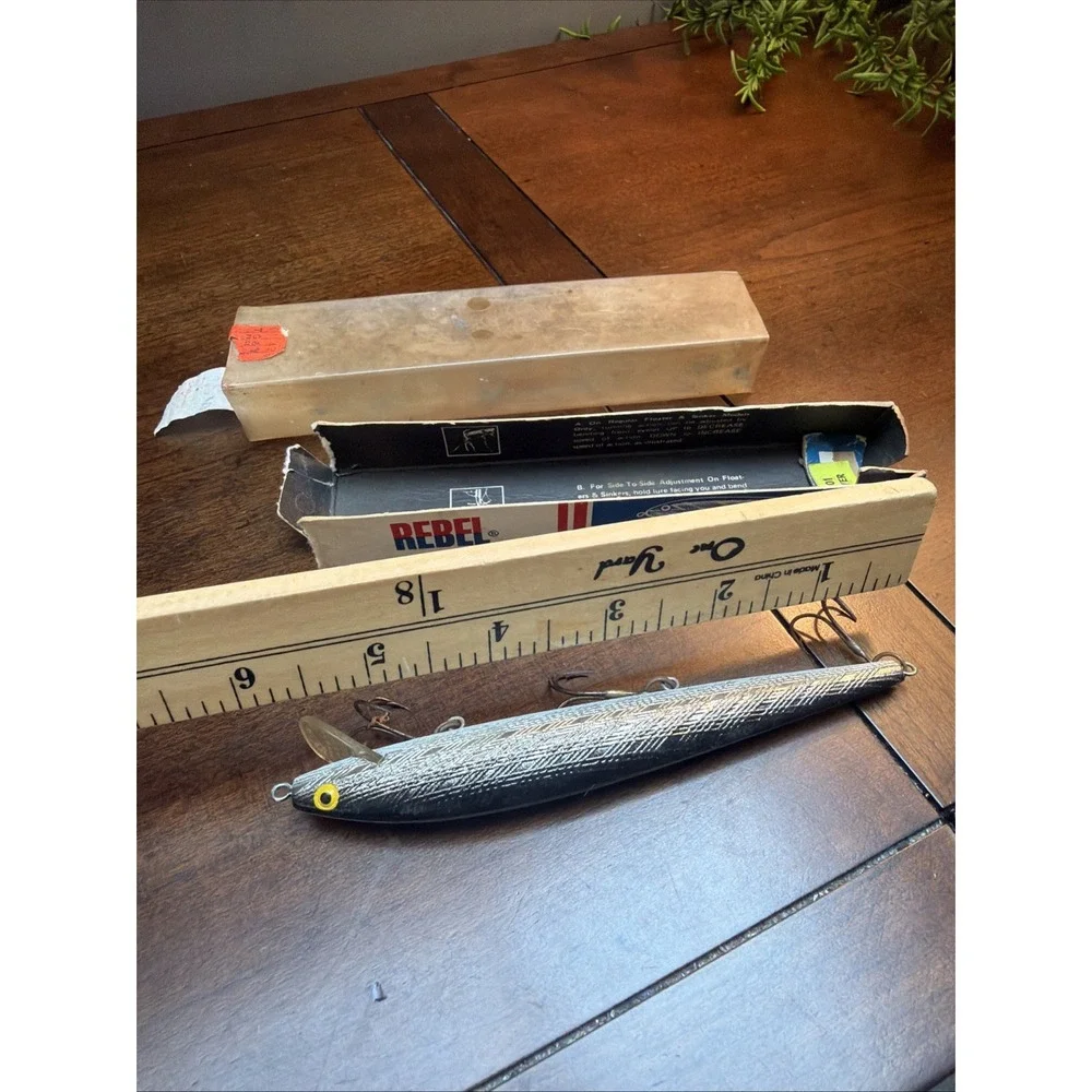 vintage rebel fishing lure In Original Box 6
